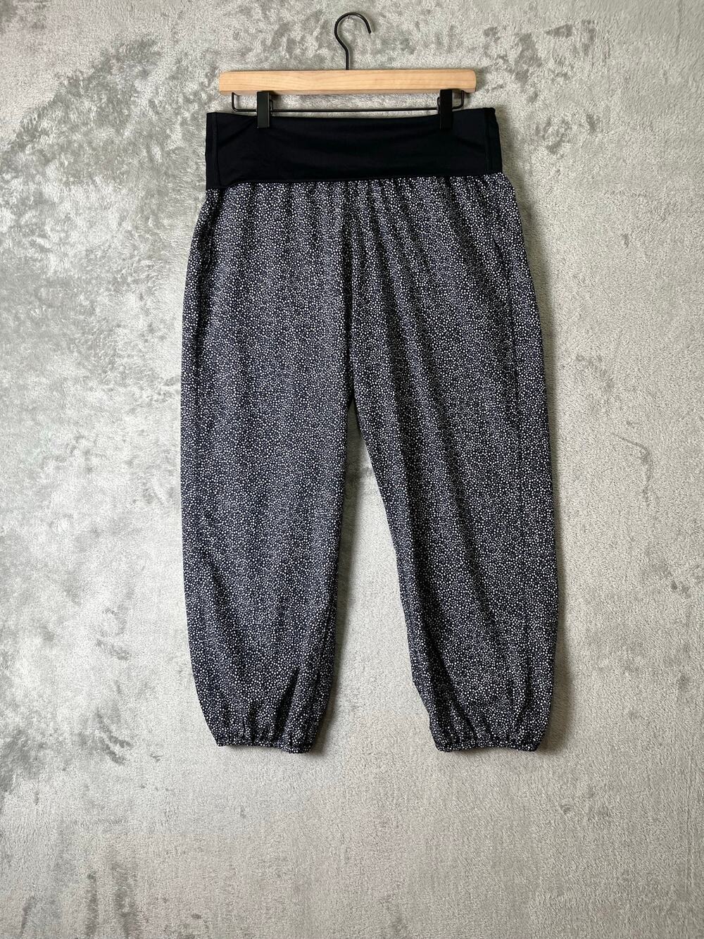 Lululemon Om Pant Freckle Flower Black White / Black Size 10